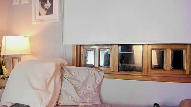 Snapshot of hannaasweet chatting on March 8, 12:11 am hannaasweet online show from March 8, 12:11 am