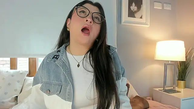 Snapshot of hannaasweet chatting on March 22, 5:52 pm hannaasweet online show from March 22, 5:52 pm