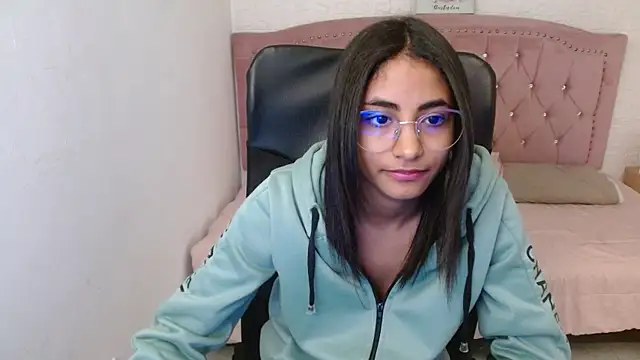 shaneelle online show from February 13, 9:30 am