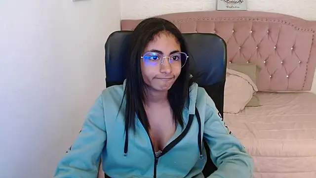 shaneelle online show from March 15, 9:19 am