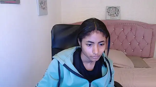 shaneelle online show from March 18, 3:09 am