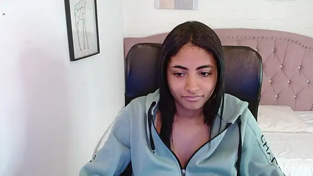 shaneelle online show from November 5, 3:06 am