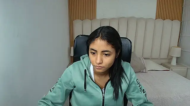 shaneelle online show from March 12, 3:01 am