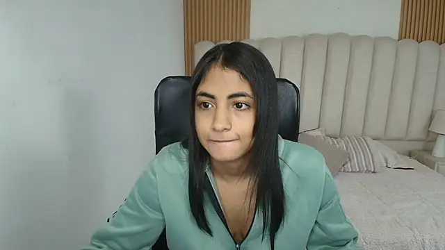 shaneelle online show from April 14, 3:12 am