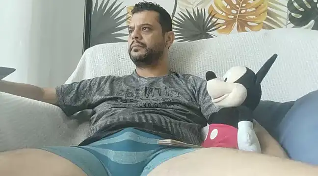 Snapshot of HornyBeachBoyBR chatting on February 10, 1:55 pm HornyBeachBoyBR online show from February 10, 1:55 pm