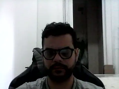 Snapshot of HornyBeachBoyBR chatting on June 27, 2:44 pm HornyBeachBoyBR online show from June 27, 2:44 pm