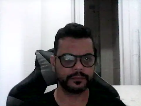 Snapshot of HornyBeachBoyBR chatting on July 28, 2:24 pm HornyBeachBoyBR online show from July 28, 2:24 pm
