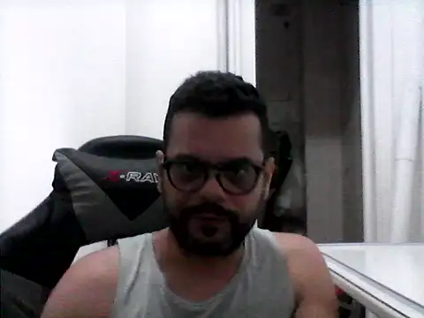 Snapshot of HornyBeachBoyBR chatting on July 30, 1:21 pm HornyBeachBoyBR online show from July 30, 1:21 pm