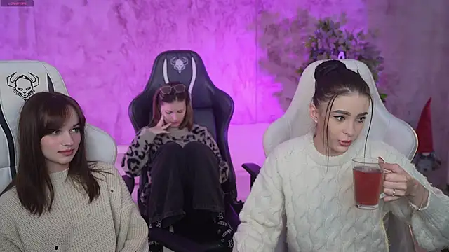 Snapshot of Brendi054 chatting on January 18, 11:43 am Brendi054 online show from January 18, 11:43 am