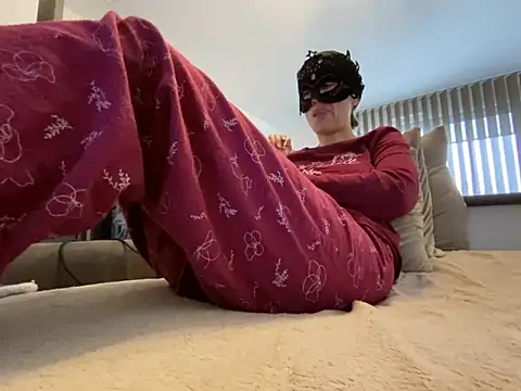 Marilou1983 online show from February 11, 1:20 pm