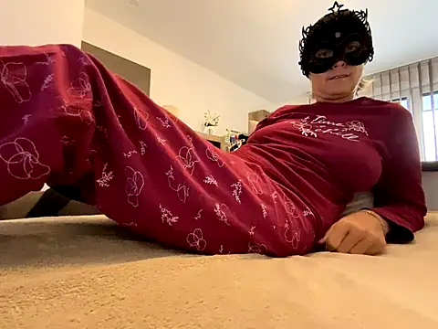 Marilou1983 online show from October 2, 7:37 am