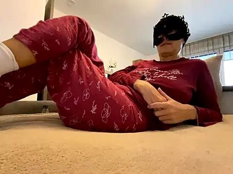 Marilou1983 online show from November 8, 8:14 am