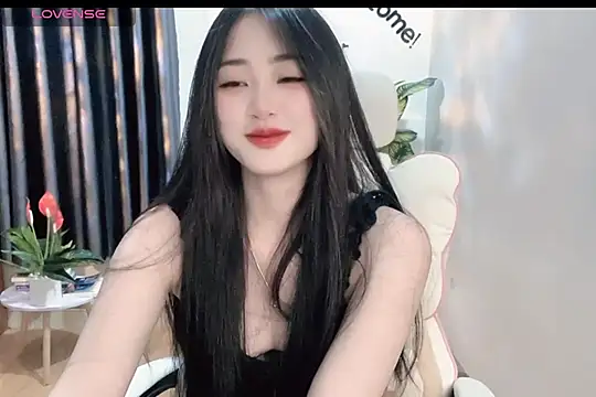 Snapshot of _Aimy_ chatting on February 21, 6:59 pm Aimy online show from February 21, 6:59 pm