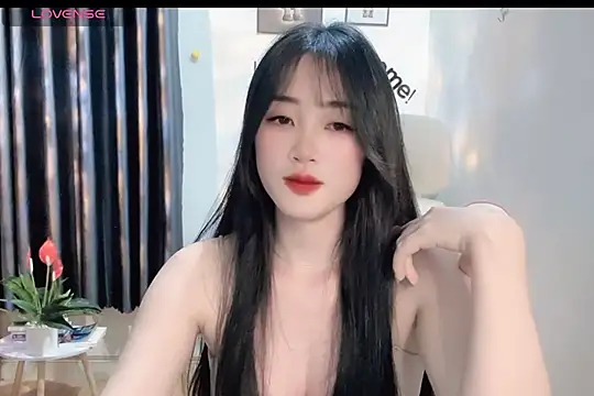 Snapshot of _Aimy_ chatting on February 22, 7:25 pm Aimy online show from February 22, 7:25 pm