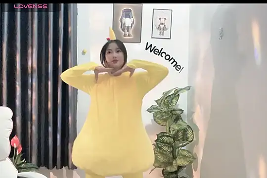 Snapshot of _Aimy_ chatting on February 25, 6:31 pm Aimy online show from February 25, 6:31 pm