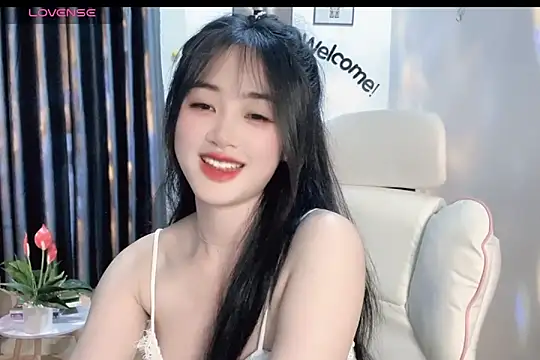 Snapshot of _Aimy_ chatting on February 28, 7:03 pm Aimy online show from February 28, 7:03 pm