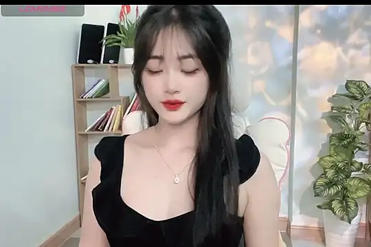 Snapshot of _Aimy_ chatting on March 4, 5:03 pm Aimy online show from March 4, 5:03 pm