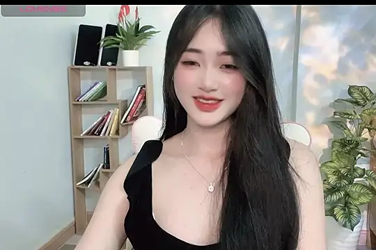 Snapshot of _Aimy_ chatting on March 4, 8:05 pm Aimy online show from March 4, 8:05 pm