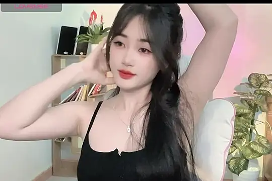 Snapshot of _Aimy_ chatting on March 5, 4:02 am Aimy online show from March 5, 4:02 am