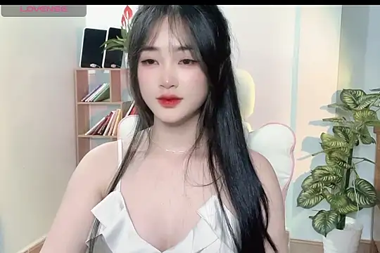 Snapshot of _Aimy_ chatting on March 5, 6:56 pm Aimy online show from March 5, 6:56 pm