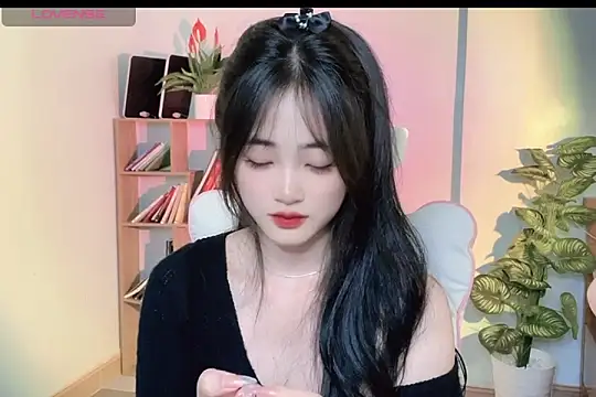 Snapshot of _Aimy_ chatting on March 6, 6:41 am Aimy online show from March 6, 6:41 am