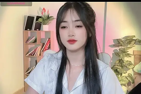 Snapshot of _Aimy_ chatting on March 7, 6:57 am Aimy online show from March 7, 6:57 am