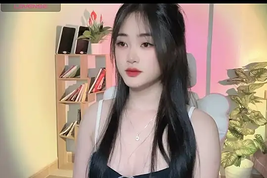 Snapshot of _Aimy_ chatting on March 7, 3:49 pm Aimy online show from March 7, 3:49 pm