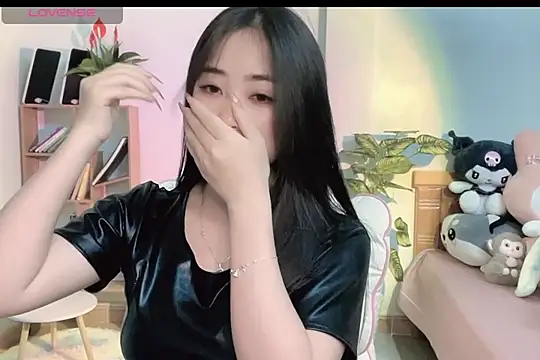 Snapshot of _Aimy_ chatting on March 20, 4:31 pm Aimy online show from March 20, 4:31 pm