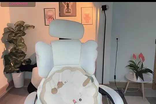 Snapshot of _Aimy_ chatting on September 16, 3:57 pm Aimy online show from September 16, 3:57 pm