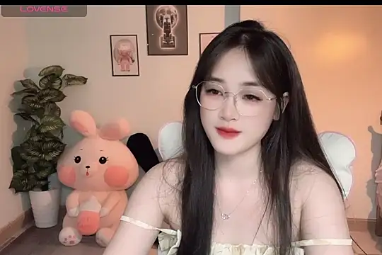 Snapshot of _Aimy_ chatting on September 28, 4:34 pm Aimy online show from September 28, 4:34 pm