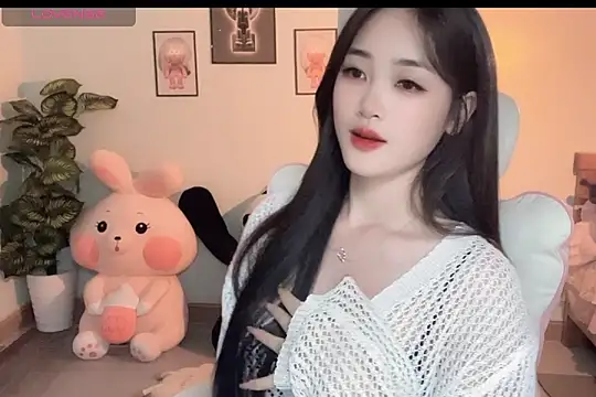 Snapshot of _Aimy_ chatting on October 1, 5:19 pm Aimy online show from October 1, 5:19 pm