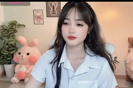 Snapshot of _Aimy_ chatting on October 8, 4:43 am Aimy online show from October 8, 4:43 am