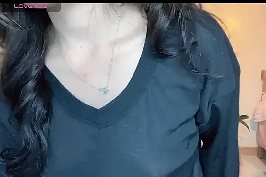 Snapshot of _Aimy_ chatting on October 15, 4:51 pm Aimy online show from October 15, 4:51 pm