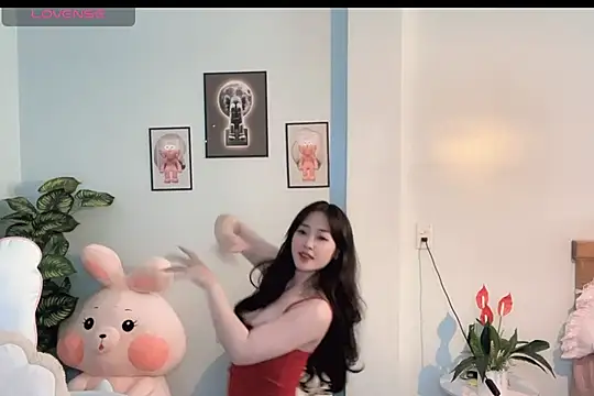 Snapshot of _Aimy_ chatting on October 17, 5:54 am Aimy online show from October 17, 5:54 am