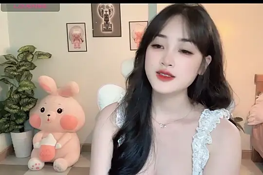 Snapshot of _Aimy_ chatting on October 18, 6:05 am Aimy online show from October 18, 6:05 am