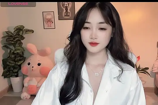 Snapshot of _Aimy_ chatting on October 18, 6:08 pm Aimy online show from October 18, 6:08 pm