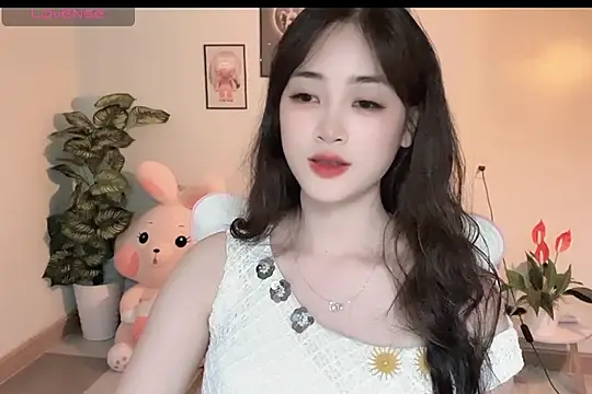 Snapshot of _Aimy_ chatting on October 27, 4:33 pm Aimy online show from October 27, 4:33 pm