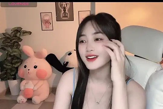 Snapshot of _Aimy_ chatting on November 2, 5:48 pm Aimy online show from November 2, 5:48 pm