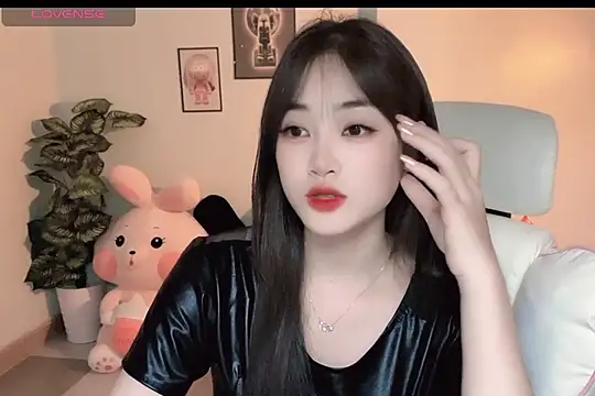 Snapshot of _Aimy_ chatting on November 8, 3:45 pm Aimy online show from November 8, 3:45 pm