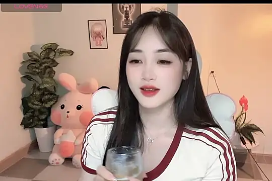 Snapshot of _Aimy_ chatting on November 10, 5:12 pm Aimy online show from November 10, 5:12 pm