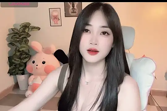 Snapshot of _Aimy_ chatting on November 11, 5:24 pm Aimy online show from November 11, 5:24 pm