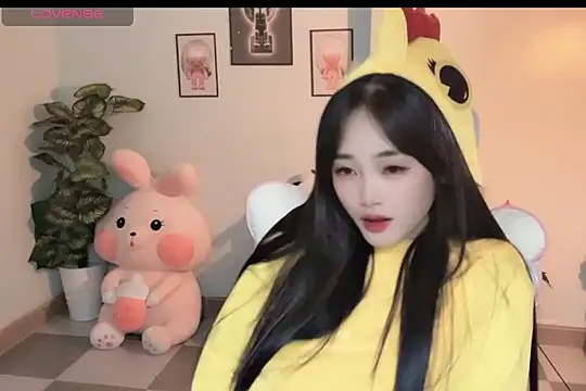 Snapshot of _Aimy_ chatting on November 12, 5:35 pm Aimy online show from November 12, 5:35 pm