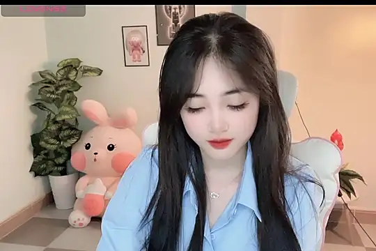 Snapshot of _Aimy_ chatting on November 15, 4:10 am Aimy online show from November 15, 4:10 am