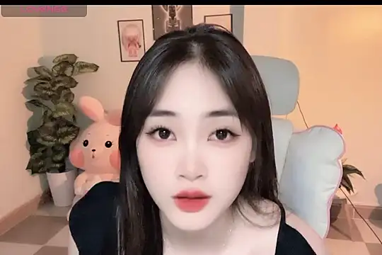 Snapshot of _Aimy_ chatting on November 15, 4:58 pm Aimy online show from November 15, 4:58 pm