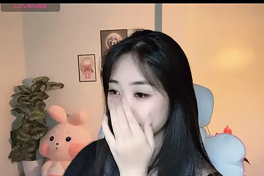 Snapshot of _Aimy_ chatting on November 17, 5:19 pm Aimy online show from November 17, 5:19 pm