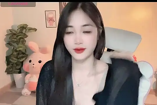 Snapshot of _Aimy_ chatting on November 18, 5:28 pm Aimy online show from November 18, 5:28 pm