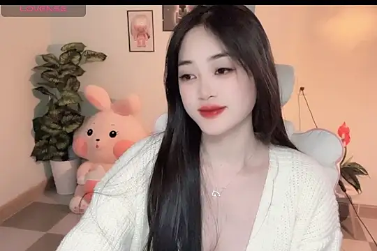 Snapshot of _Aimy_ chatting on November 21, 4:16 pm Aimy online show from November 21, 4:16 pm