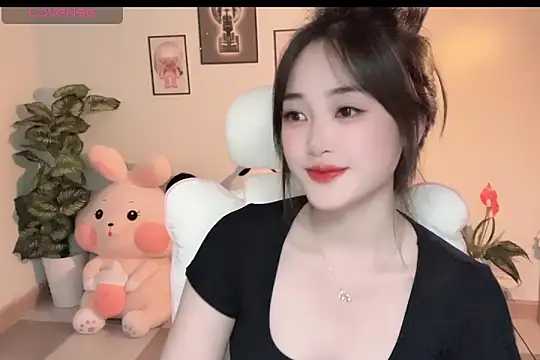 Snapshot of _Aimy_ chatting on November 23, 5:13 pm Aimy online show from November 23, 5:13 pm