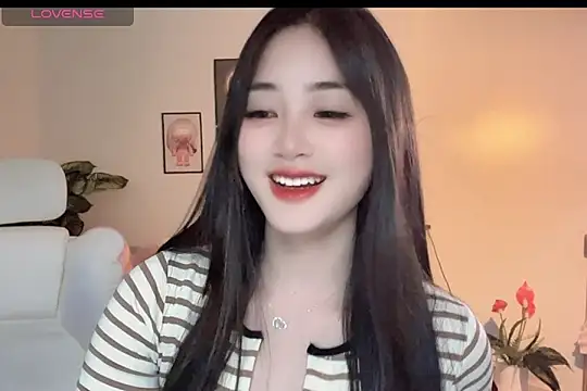 Snapshot of _Aimy_ chatting on November 24, 6:29 pm Aimy online show from November 24, 6:29 pm