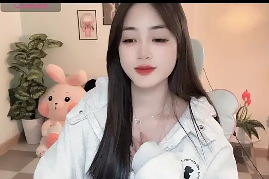 Snapshot of _Aimy_ chatting on November 29, 4:15 am Aimy online show from November 29, 4:15 am